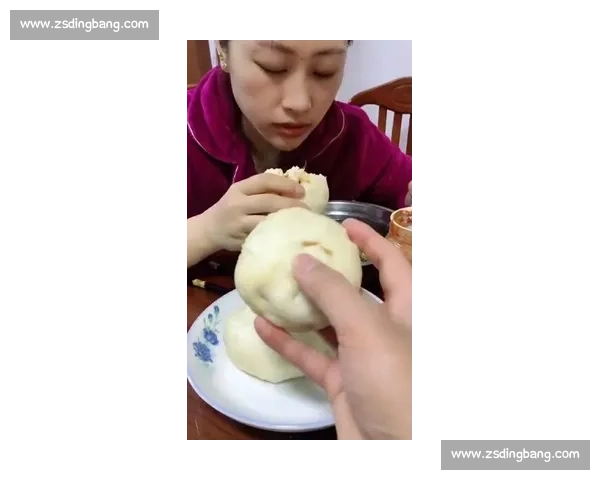 吃包子大赛趣味挑战：谁能在最短时间内吃掉最多包子，展现食量极限！