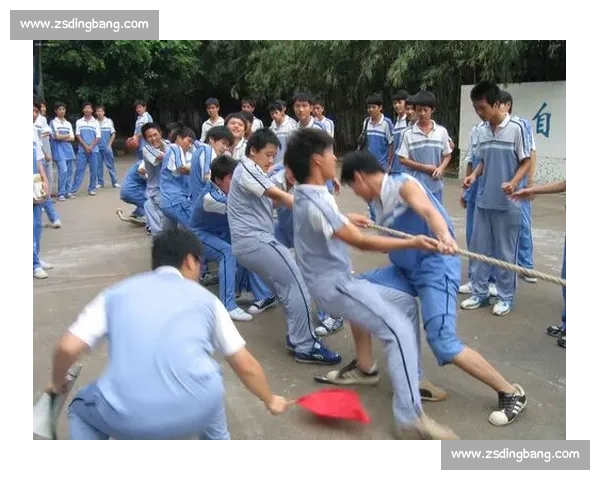 团结协作展风采 拼搏精神显魅力记我校运动会拔河比赛精彩瞬间