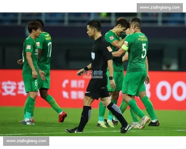 工体激战国安迎战劲敌 热血对决展现足球魅力