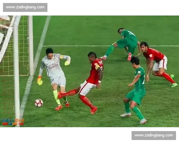 恒大与国安激烈对决全程直播分析精彩瞬间与比赛亮点回顾