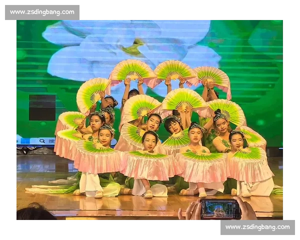 星光灿烂舞蹈比赛激烈上演舞动青春展现才艺巅峰