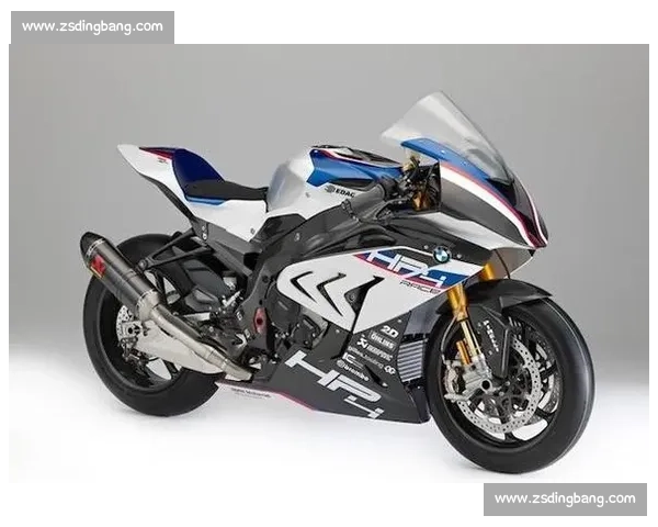 极速对决现场直击 比赛车精彩瞬间全程回放解析